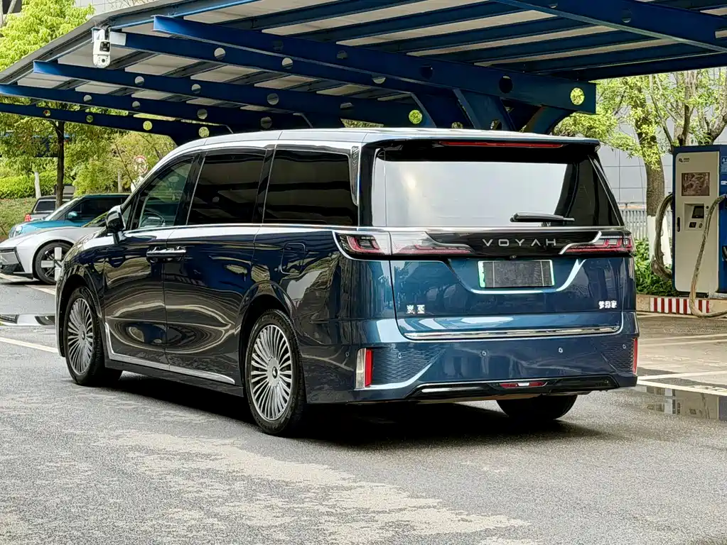 Voyah Dreamer PHEV 4 WD Flagship Kunpeng