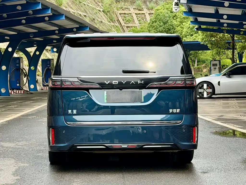 Voyah Dreamer PHEV 4 WD Flagship Kunpeng
