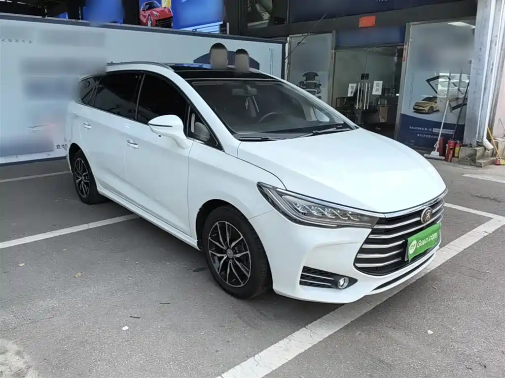 Song MAX 1.5 T Auto Connected Premium 6-seat