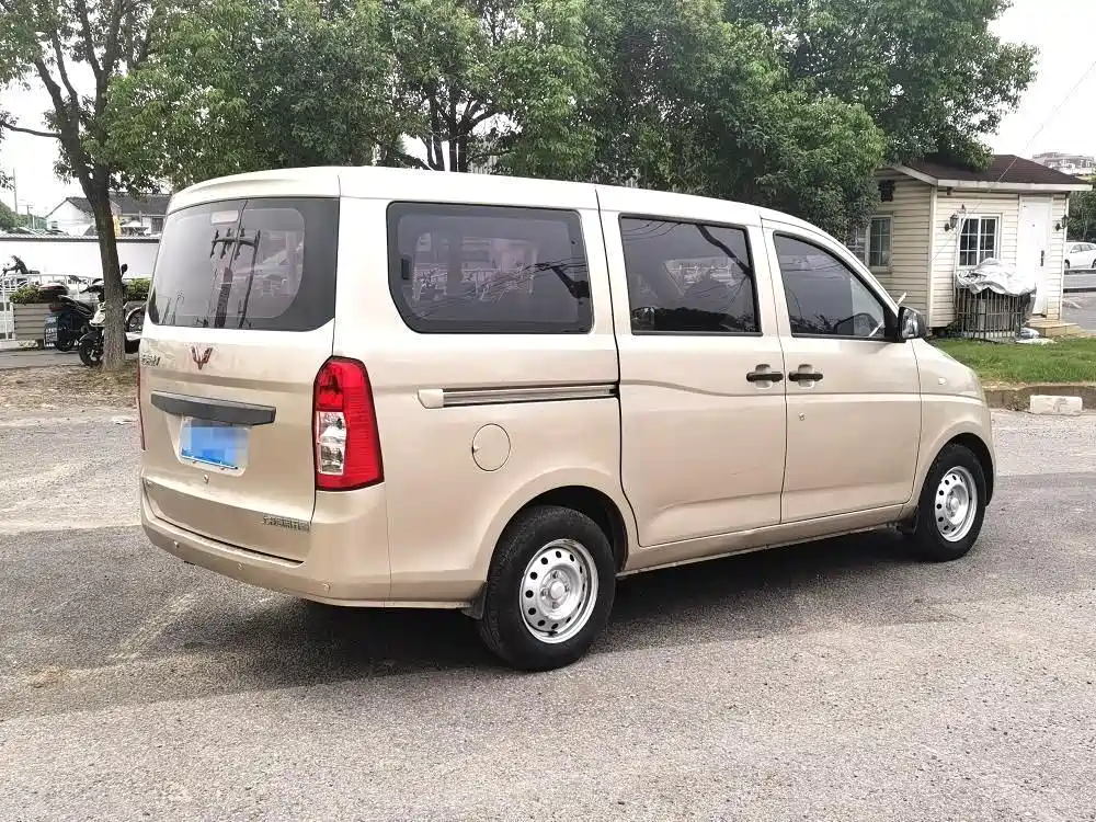 Wuling Rongguang V 1.5 L Standard