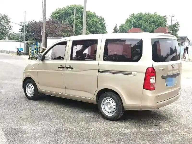 Wuling Rongguang V 1.5 L Standard