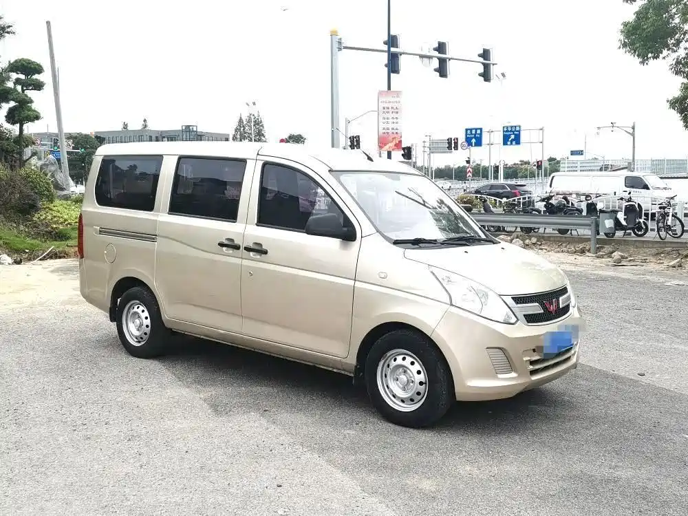 Wuling Rongguang V 1.5 L Standard
