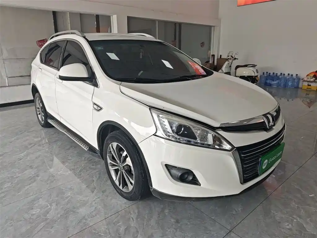 URX 6 SUV 1.8 T Creative Upgrade