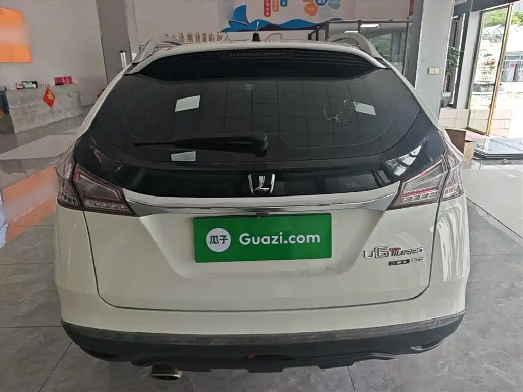 URX 6 SUV 1.8 T Creative Upgrade