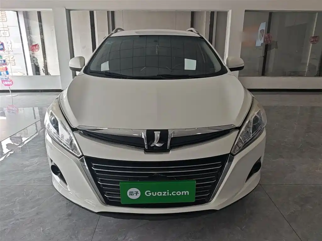 URX 6 SUV 1.8 T Creative Upgrade