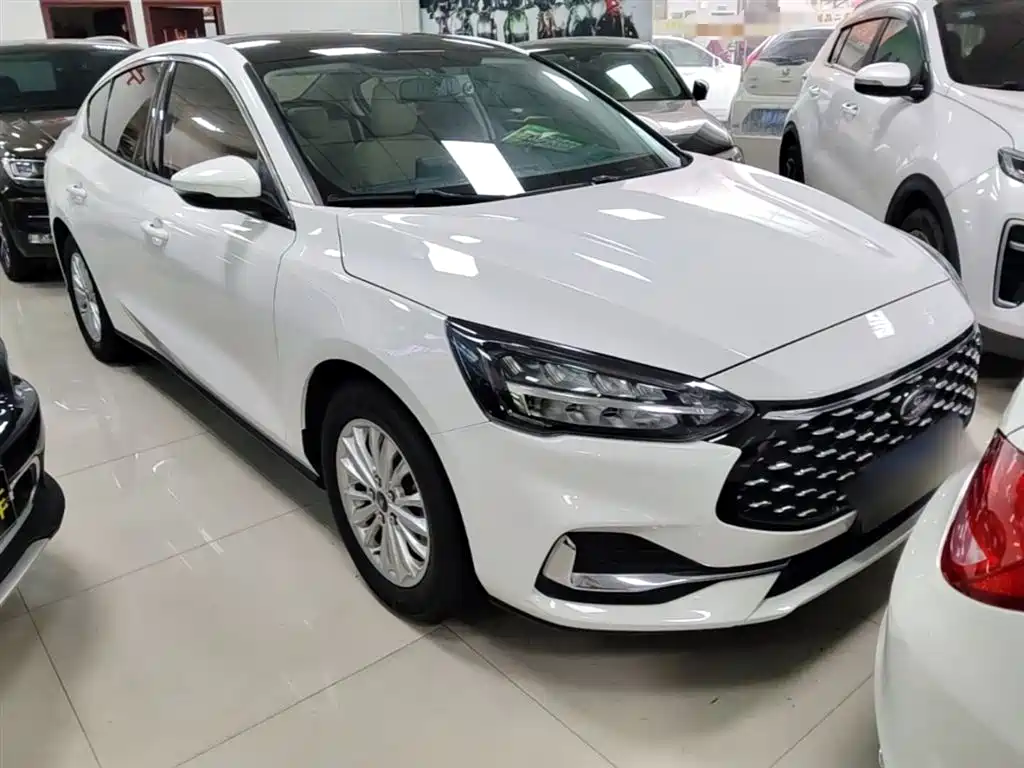 Focus Sedan EcoBoost 180 Auto Sharp Trend