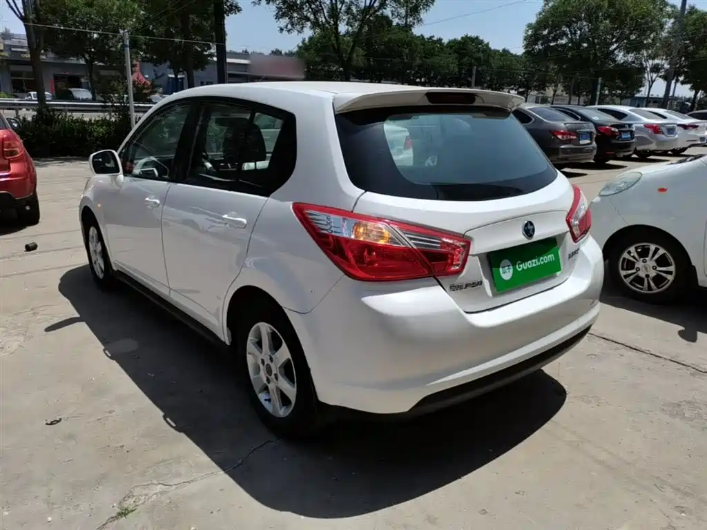 Venucia R50 1.6 L Manual Fashion