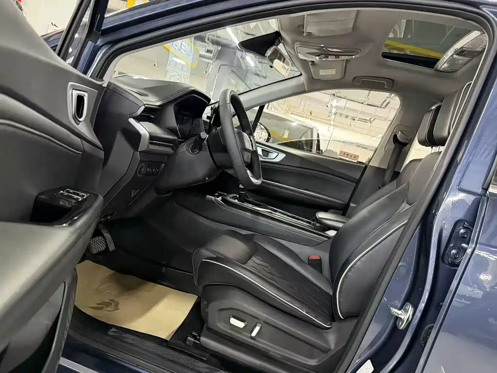 Wuling Jiachen 1.5 T CVT Premium Flagship
