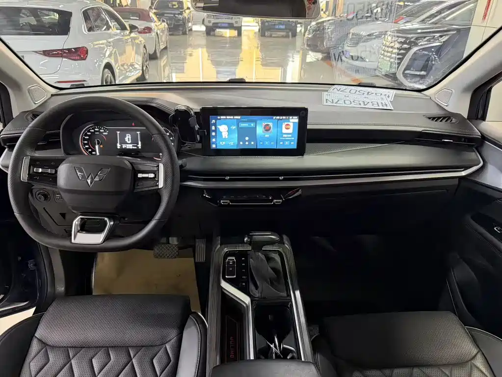 Wuling Jiachen 1.5 T CVT Premium Flagship