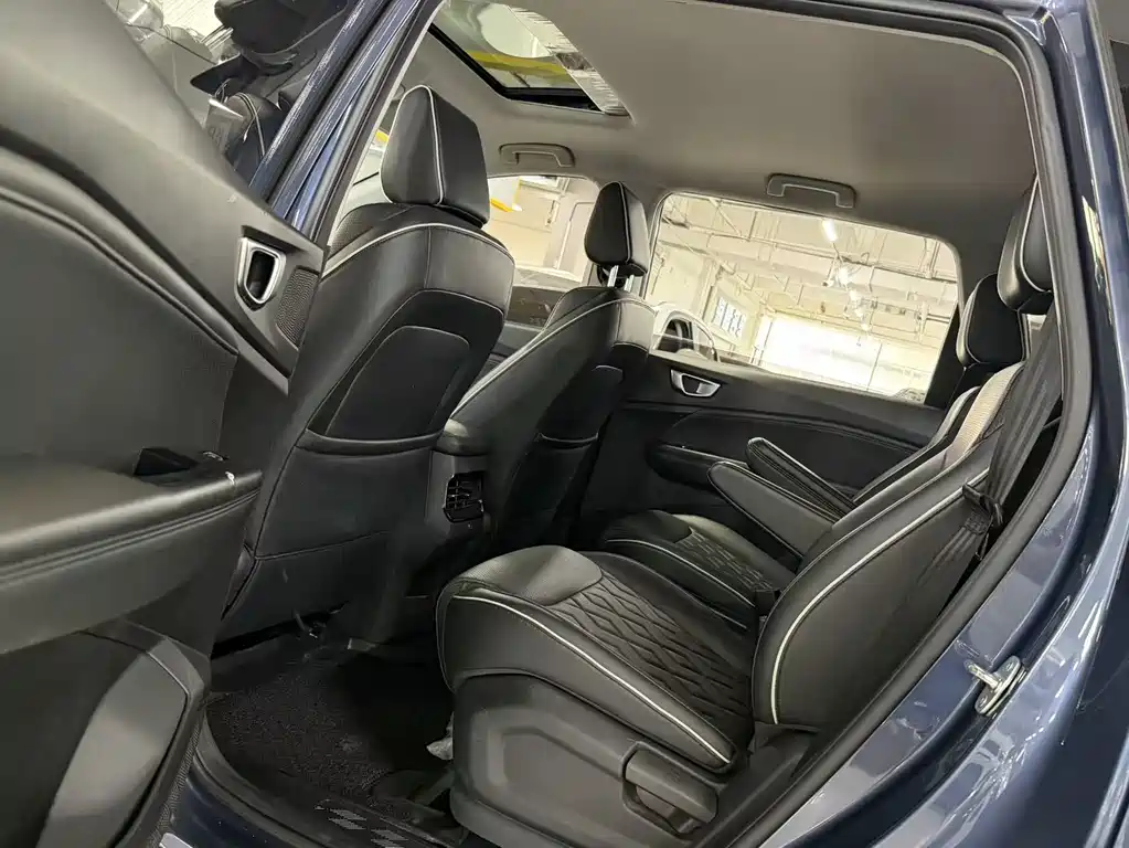 Wuling Jiachen 1.5 T CVT Premium Flagship
