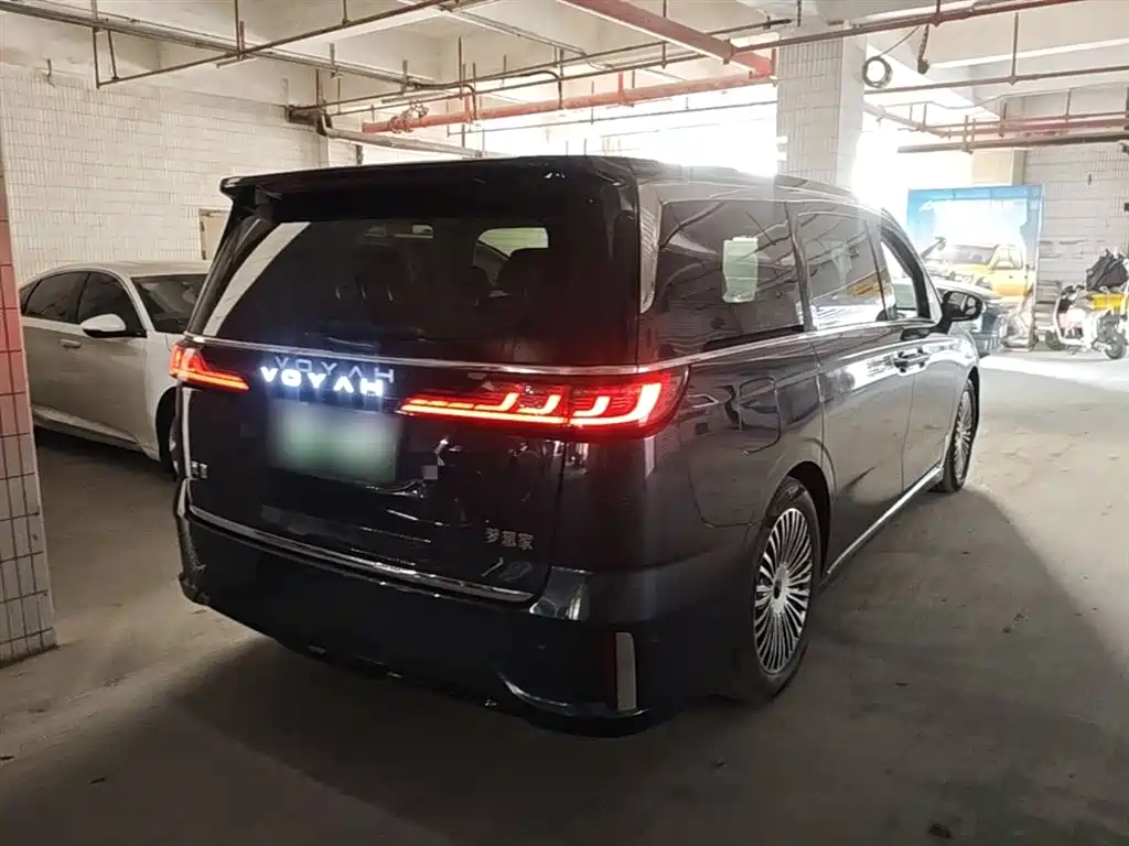 Voyah Dreamer PHEV 4 WD Flagship Kunpeng