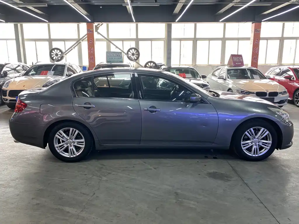 Infiniti G Series G25 Sedan Luxury Sport