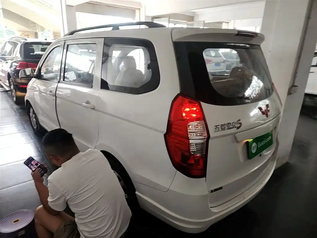 Wuling Hongguang 1.5 L S Standard