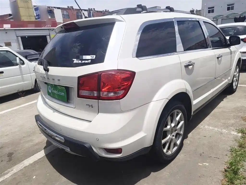 Journey 2.4 L 2 WD Premium Style