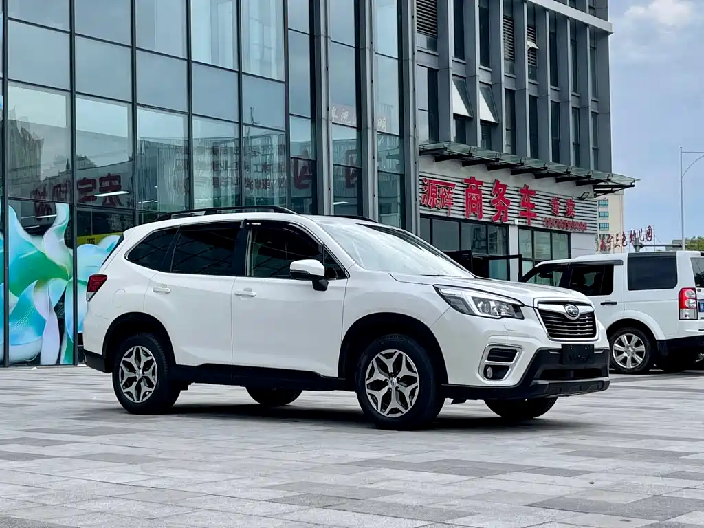 Forester 2.0 i Luxury