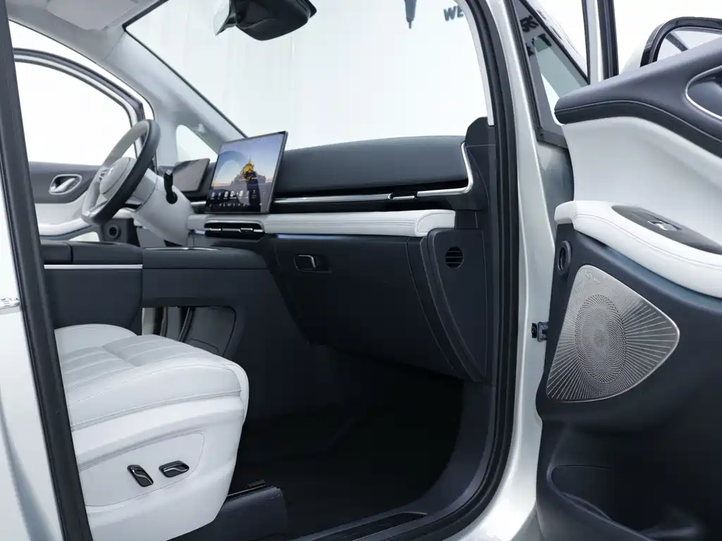 Voyah Dreamer PHEV 4 WD Flagship Qiankun