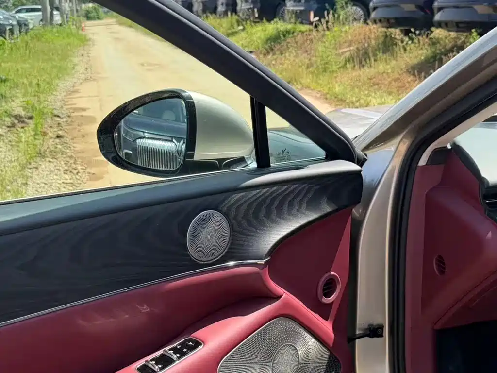 Voyah Zhuiguang L 4 WD Ultra