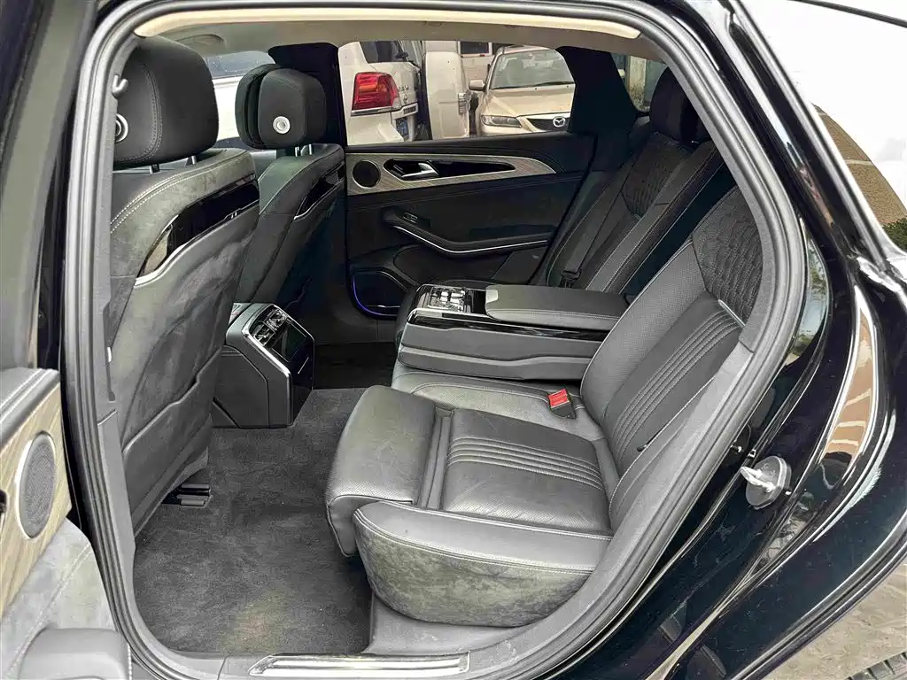 Hongqi H9 2.0 T Connected Flagship
