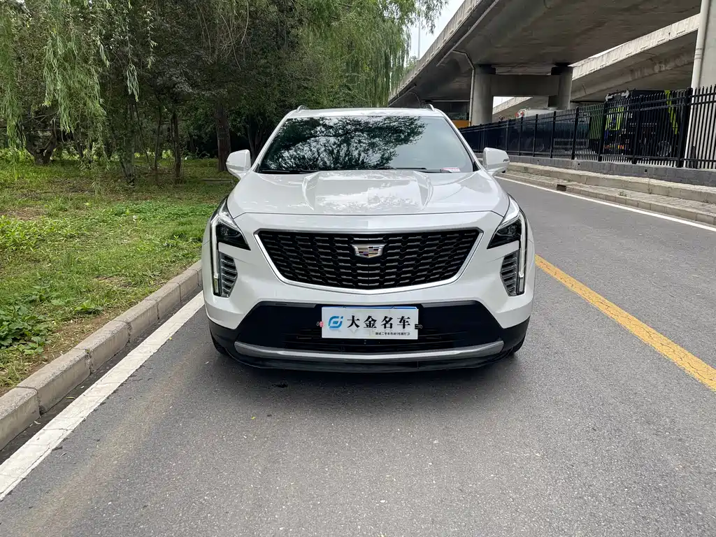 Cadillac XT4 28 T 4 WD Leading