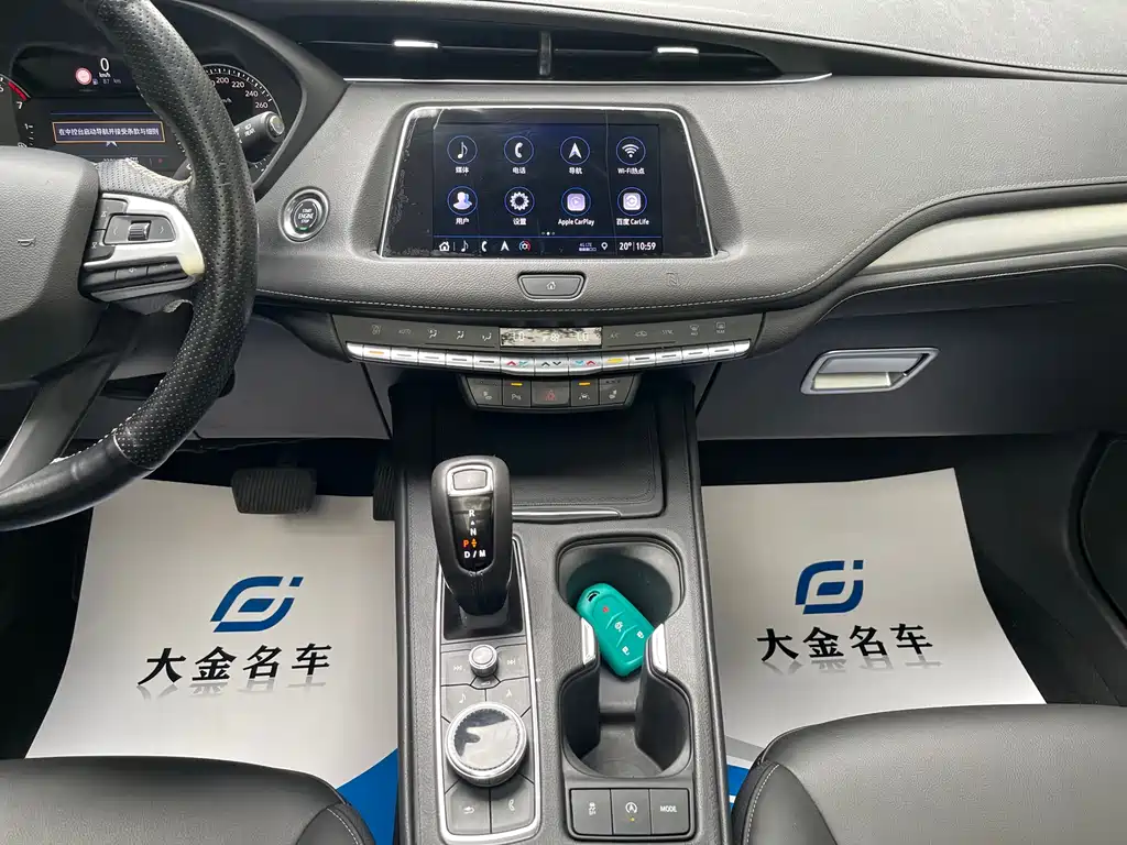 Cadillac XT4 28 T 4 WD Leading