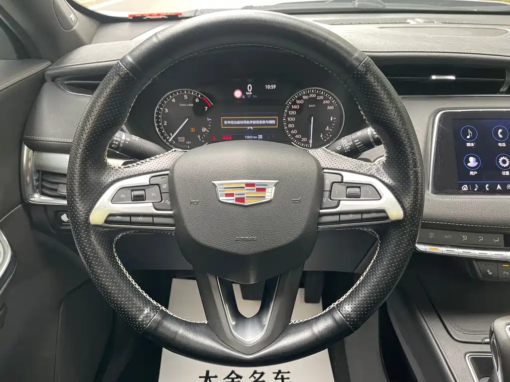 Cadillac XT4 28 T 4 WD Leading