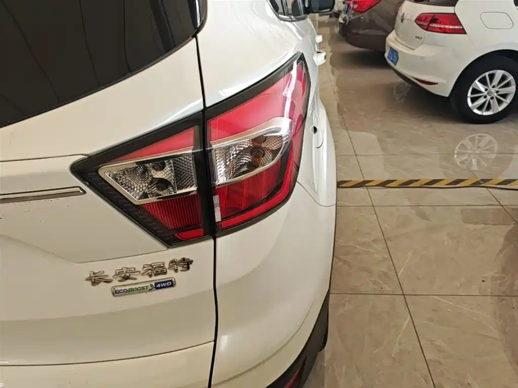 Kuga EcoBoost 245 4 WD Grand Wing