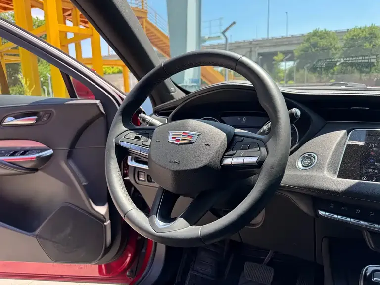 Cadillac XT4 28 T 2 WD Leading