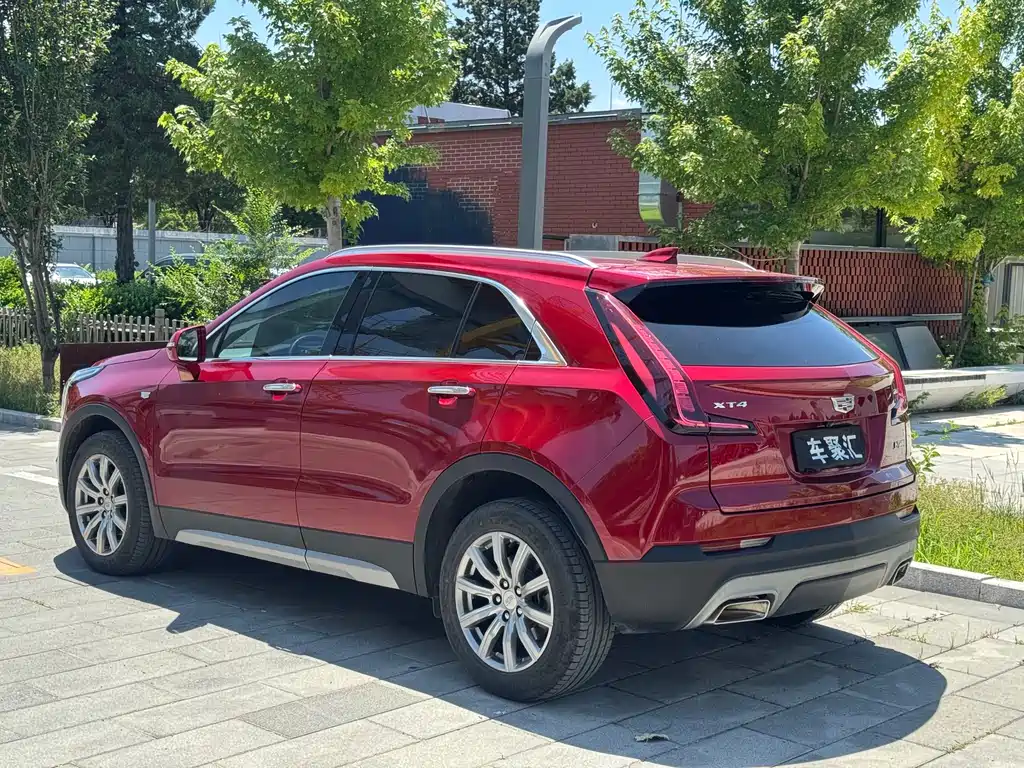 Cadillac XT4 28 T 2 WD Leading
