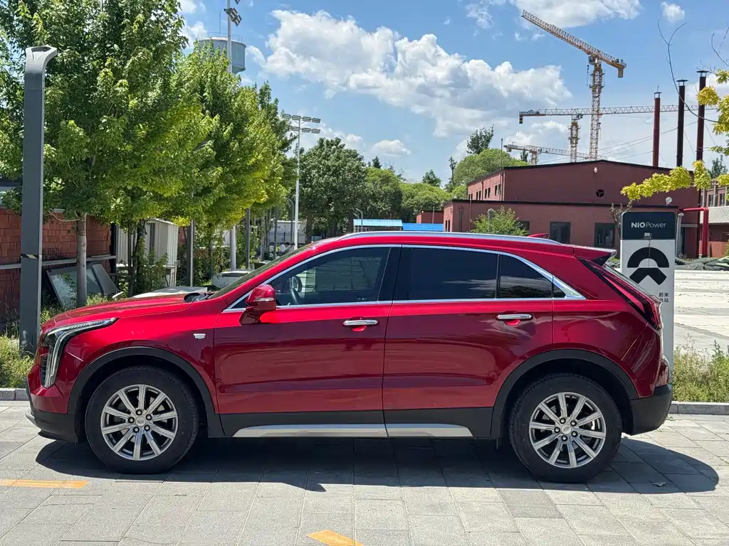 Cadillac XT4 28 T 2 WD Leading