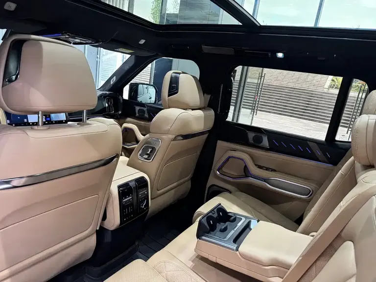Fangchengbao Leopard 8 Brave Flagship 7-seat