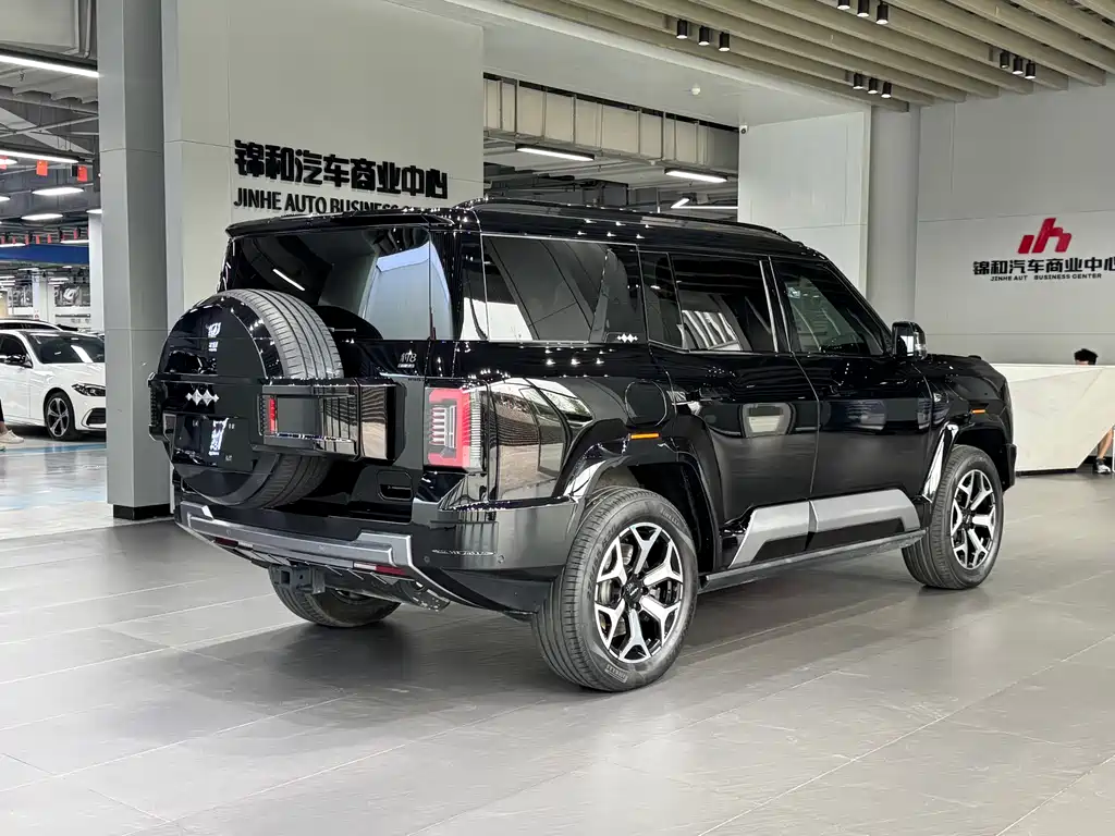 Leopard 8 Brave Flagship 7-seat