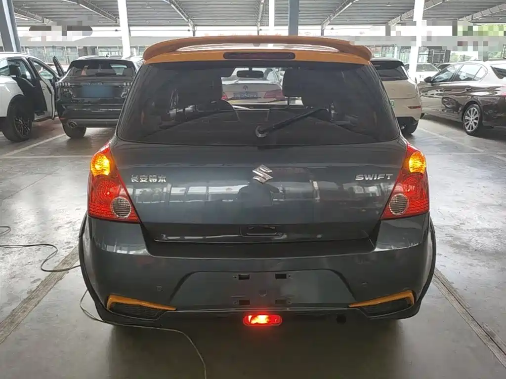 Swift 1.5 L Auto Fashion Cool Play