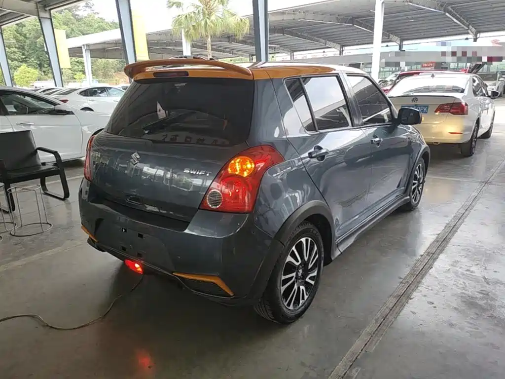Swift 1.5 L Auto Fashion Cool Play
