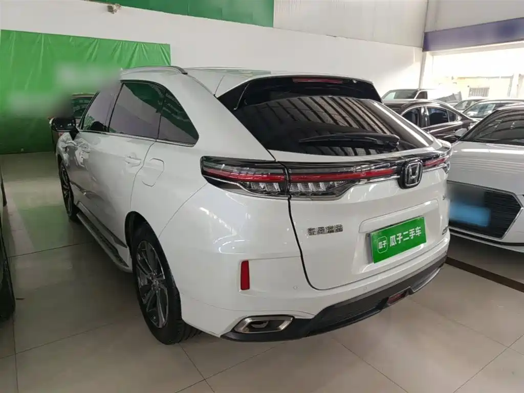 Honda UR-V 240 TURBO 2 WD Elegant