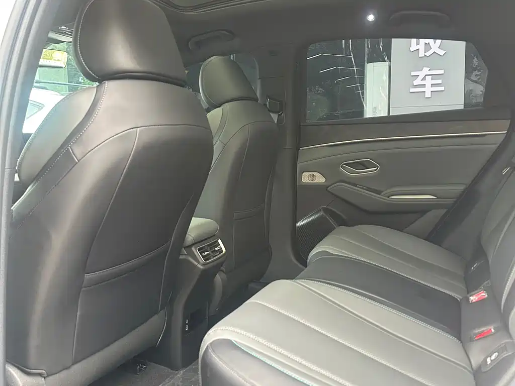 Qin L DM-i Smart Drive 120 KM Leading