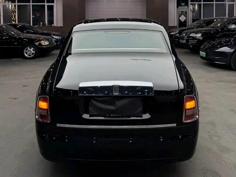 Phantom 6.7 L Extended EWB