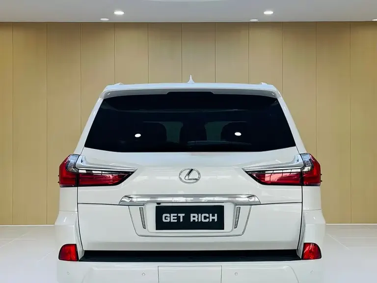 Lexus LX 570 Distinguished Luxury