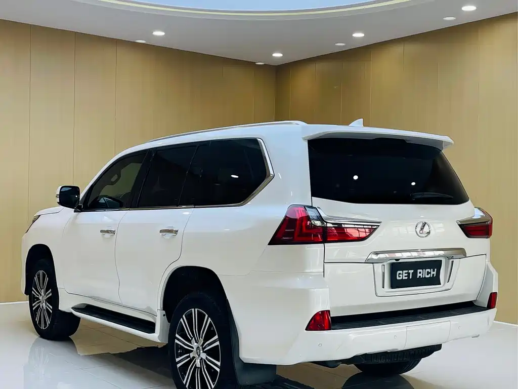 Lexus LX 570 Distinguished Luxury