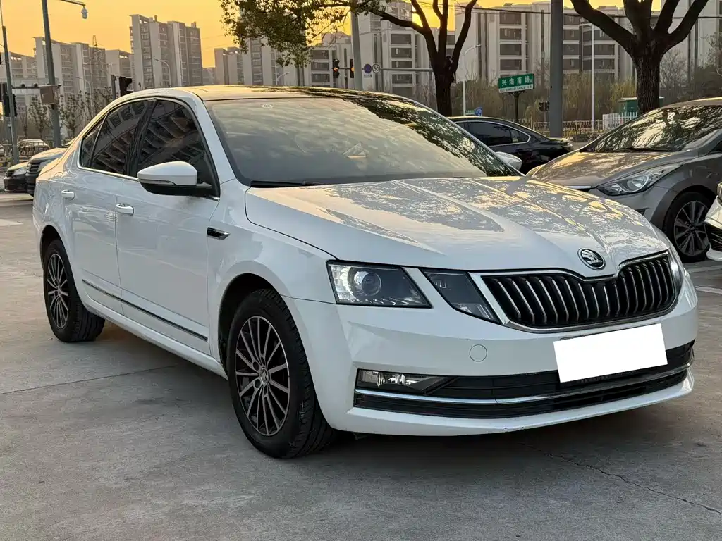Octavia TSI230 DSG Smart Travel Luxury CN-V
