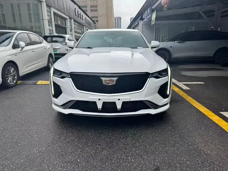 Cadillac CT4 28 T Fashion