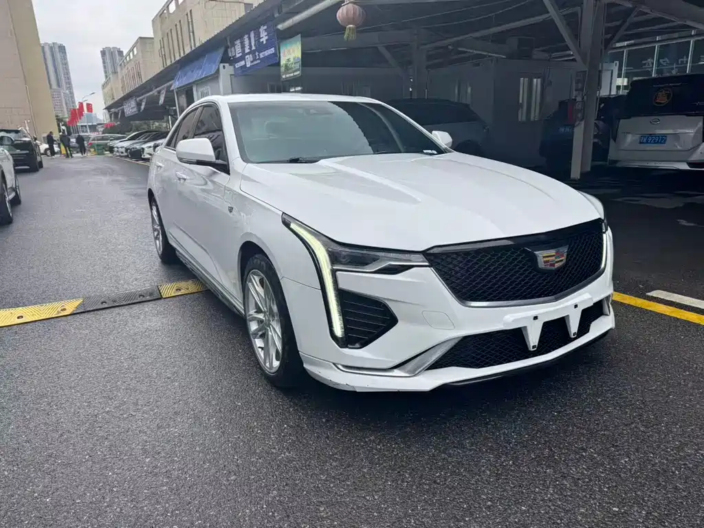 Cadillac CT4 28 T Fashion