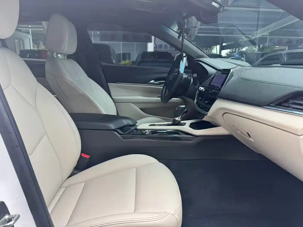 Cadillac CT4 28 T Fashion