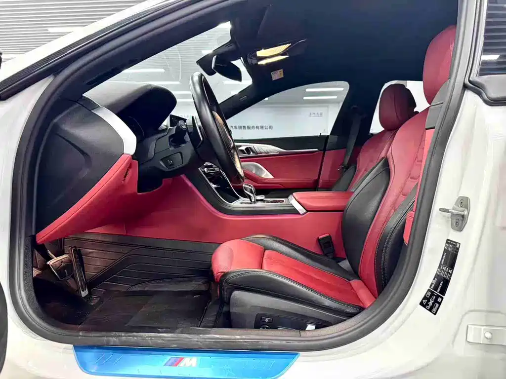 BMW 8 Series Facelift 840 i xDrive 4-door Coupe M Sport Package