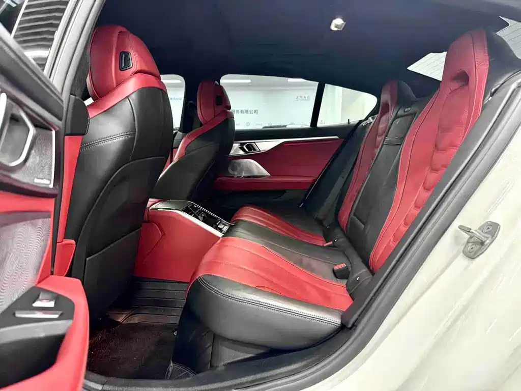 BMW 8 Series Facelift 840 i xDrive 4-door Coupe M Sport Package
