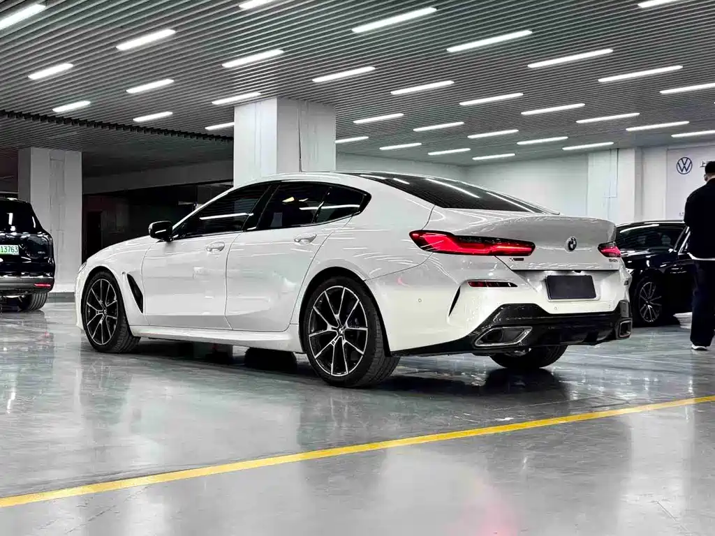 BMW 8 Series Facelift 840 i xDrive 4-door Coupe M Sport Package