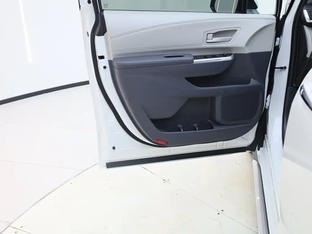 Granvia 2.5 L Hybrid Luxury