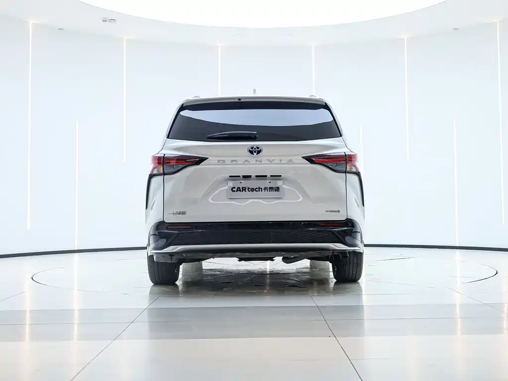 Granvia 2.5 L Hybrid Luxury