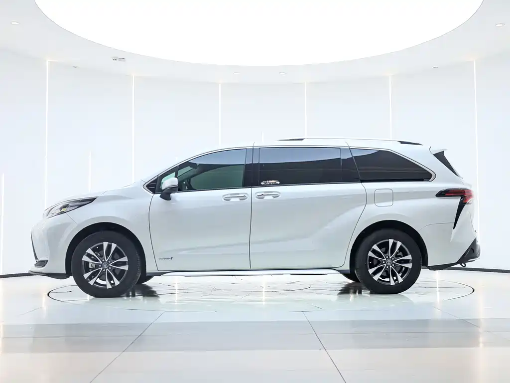 Granvia 2.5 L Hybrid Luxury