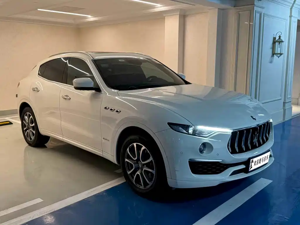 Levante 3.0 T Standard CN-V