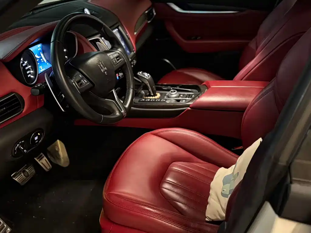 Levante 3.0 T Standard CN-V